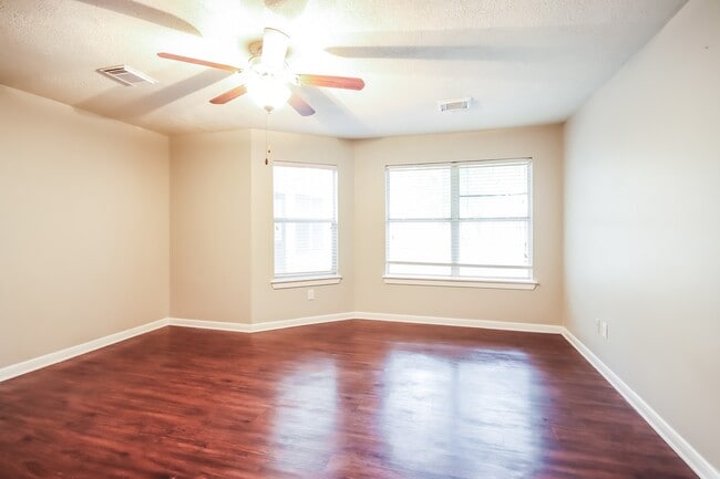 Building Photo - 26967 Crown Haven Ct
