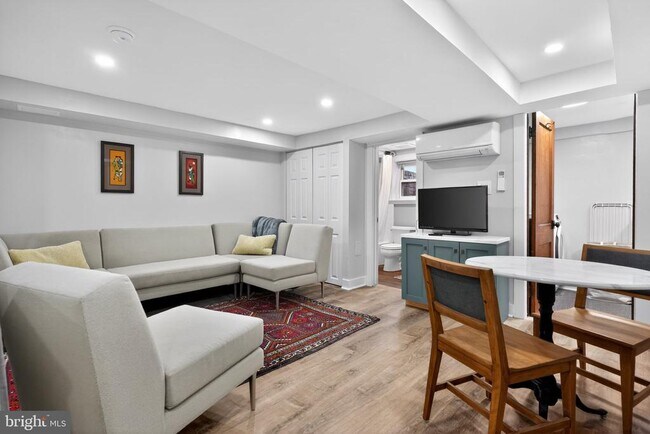 Building Photo - 32 Farragut Pl NW