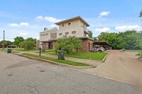 Building Photo - 213 N Houston Ave
