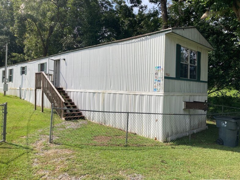 Building Photo - 118 Stuart Cir SE