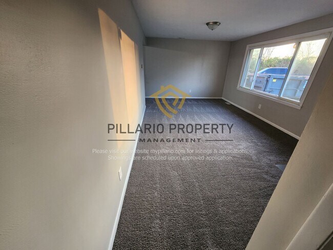 Building Photo - Newly Renovated, 3 Bedroom, 1 Bathroom Hom...