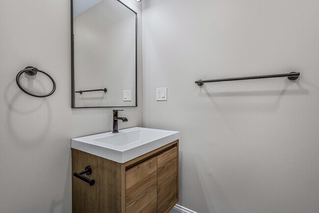 Building Photo - 67 Broad St