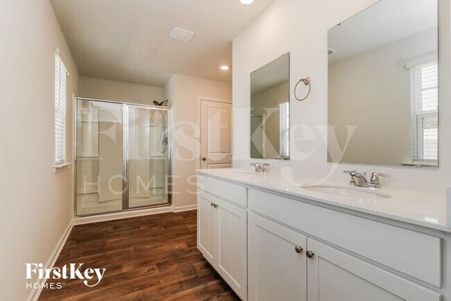Building Photo - 385 Azore Way