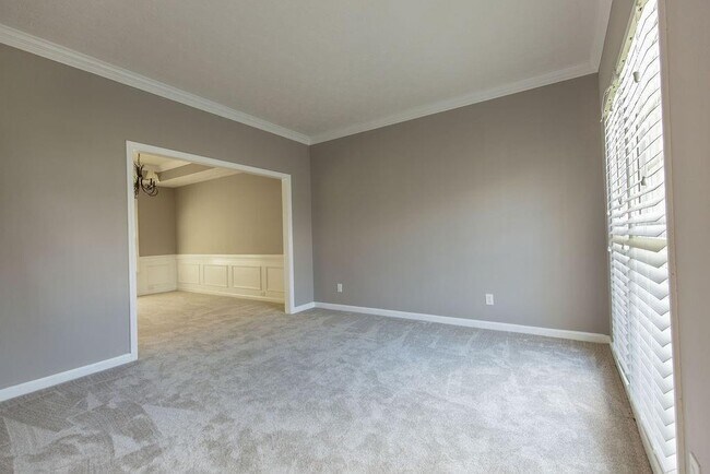 Building Photo - 3360 Shallowford Green Dr