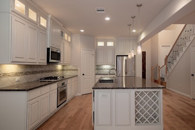 Building Photo - 8858 Van Allen Dr