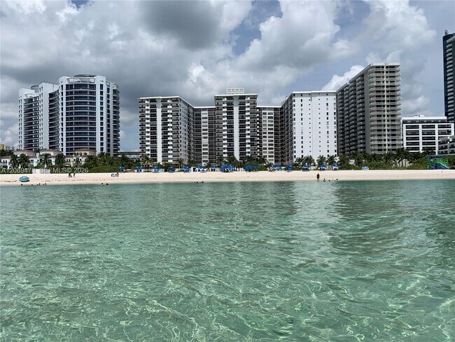 Building Photo - 6039 Collins Ave