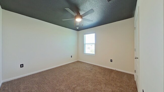 Building Photo - Gorgeous 5 Bedroom Home in Alta Lakes!