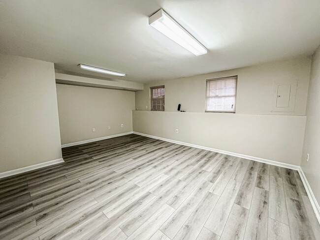 Building Photo - Charming 3 Bed 2.5 Bath Townhome With Pati...