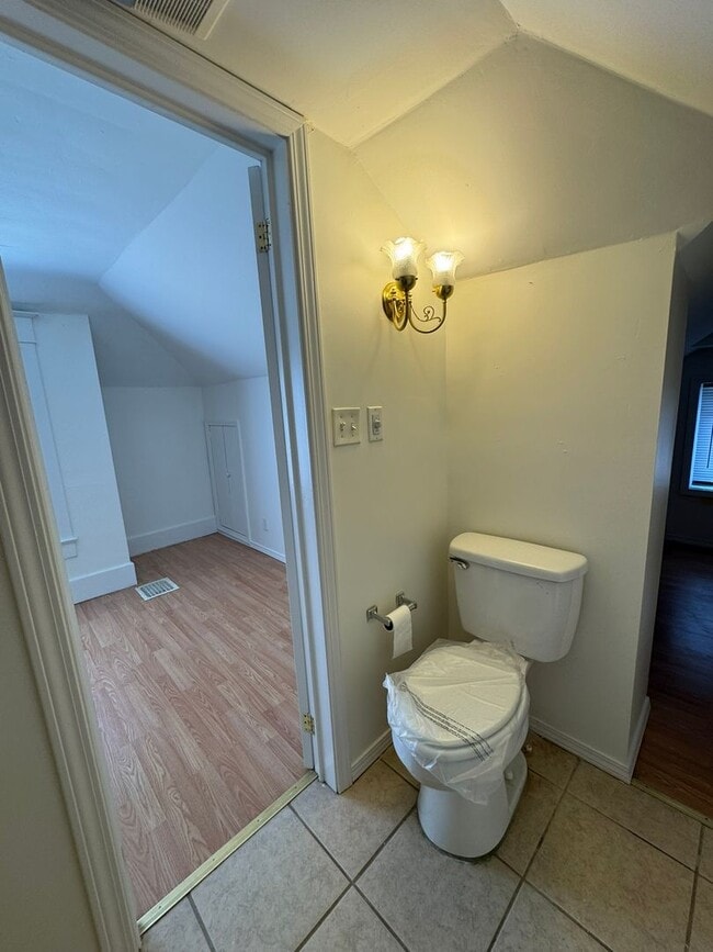 Building Photo - Wonderful 2 bed 2 bath in the heart of the...