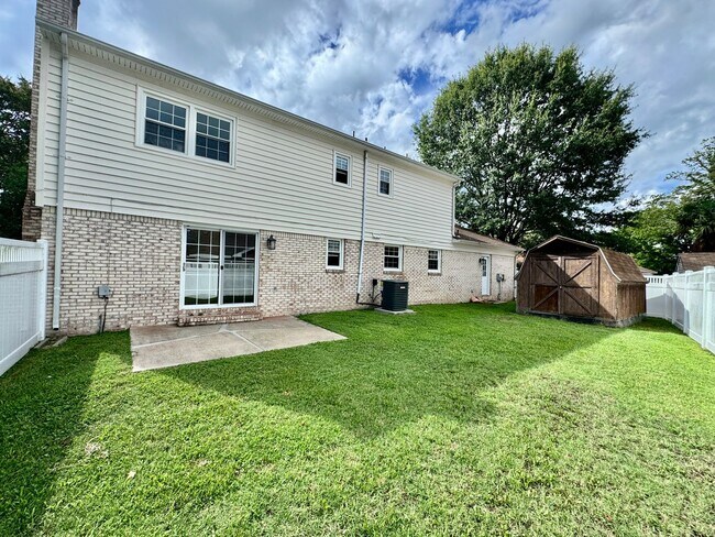 Building Photo - 912 Marshall Cir