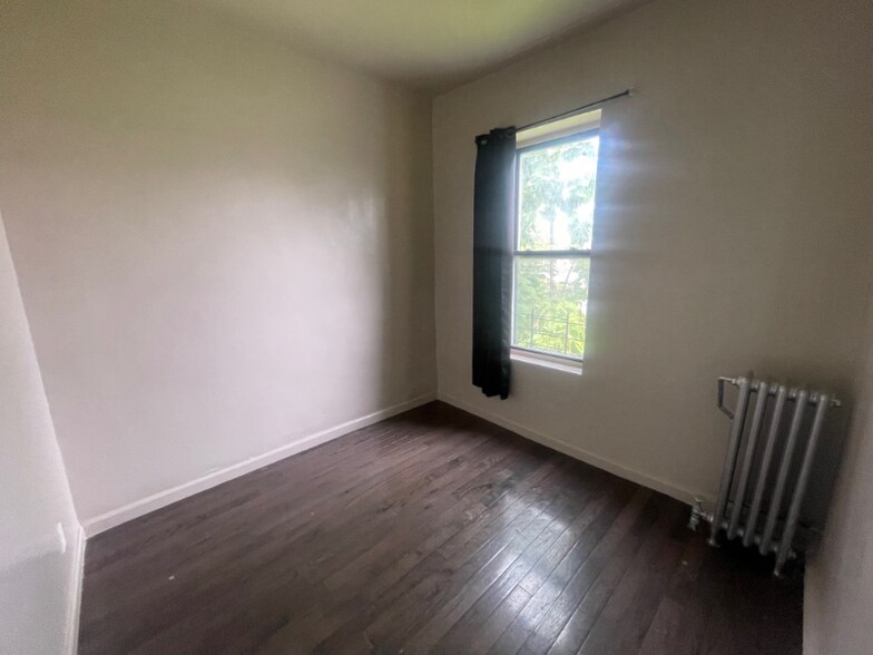 Building Photo - 636 Sheffield Ave