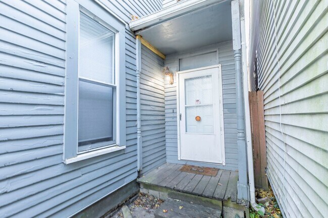 Building Photo - 522 Zane St