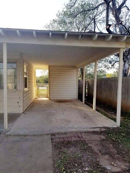 Building Photo - 127 20th Plz