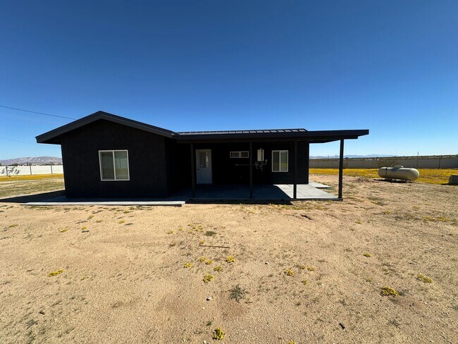 Building Photo - PRIVACY! PRIVACY! Cute newly remodeled 2 bed/1 bath home!