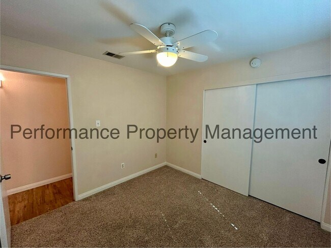 Building Photo - Spacious 4 Bed/3 Bath Home in Campus Park ...