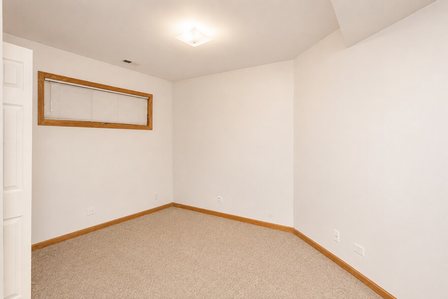 Building Photo - 3240 N Racine Ave