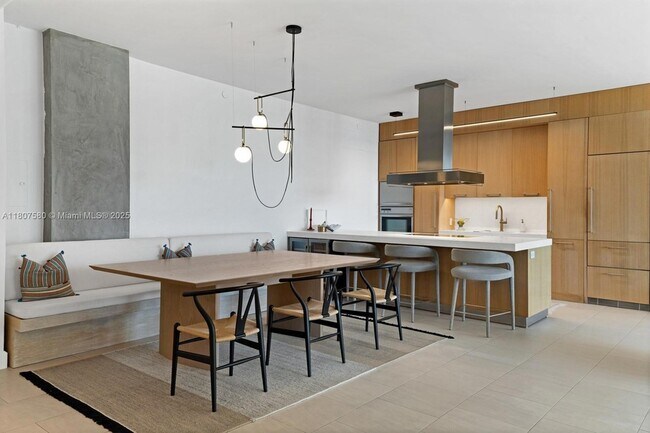 Building Photo - 10205 Collins Ave