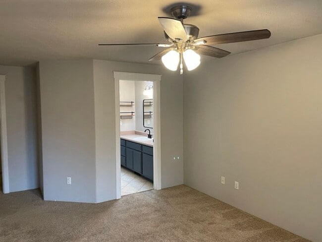 Building Photo - Nice 3 Bedroom 2 Bath home in Central Point