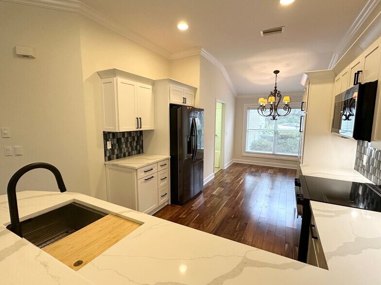 Building Photo - 5935 Northridge Dr