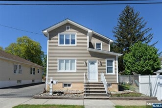 Building Photo - 142 Grand 2