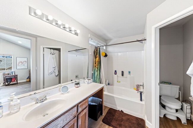 Building Photo - 907 Shadywood Cir