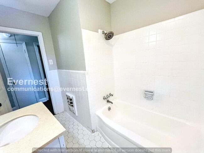 Building Photo - SPECIAL PROMOTION! 3 Bed, 2 Bath Home with Carport / Pet-Friendly / Available Now!