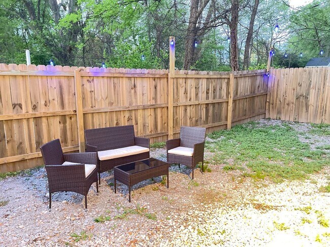 Building Photo - 2462 Hale Ave