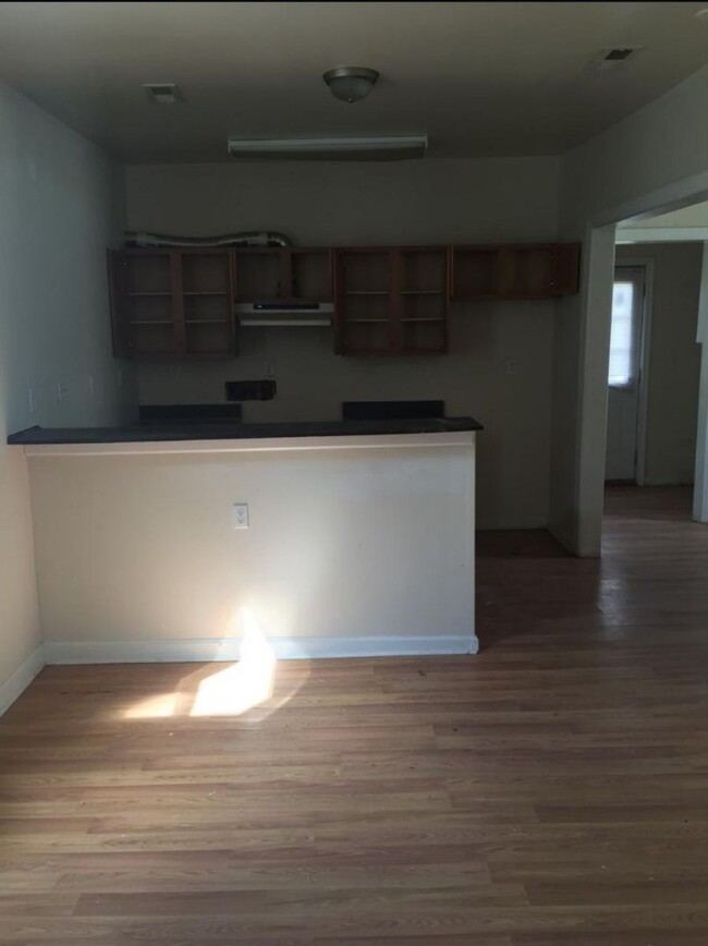 Building Photo - North Side House! Roomy 3 bed 2 bath with ...