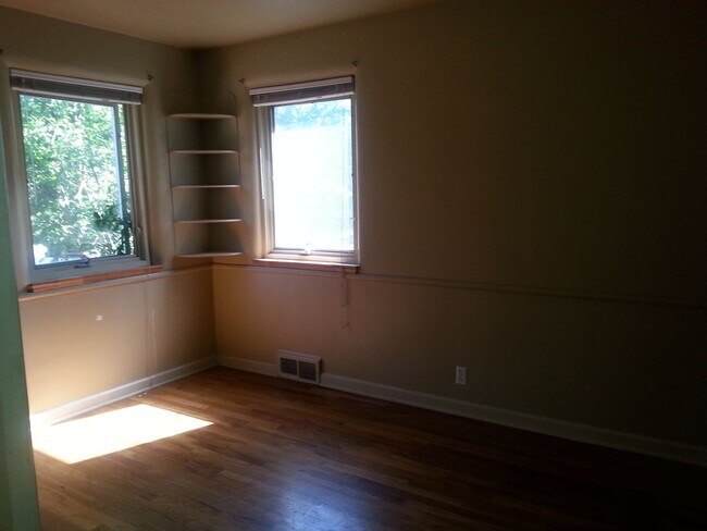 Building Photo - 630 S Washington Ave