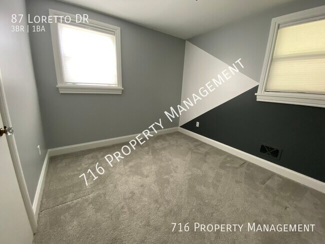 Building Photo - Newly Renovated Single Family Home! Move i...