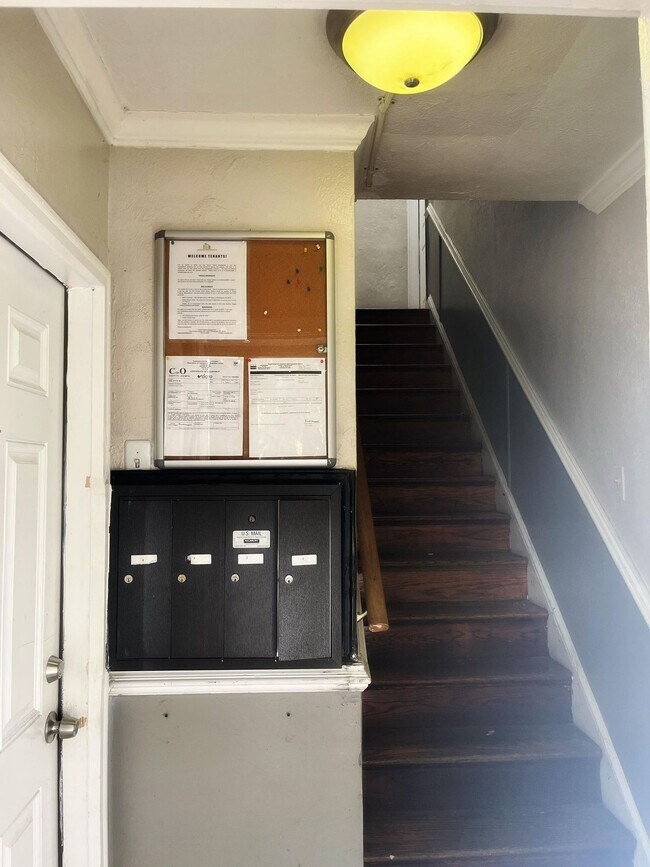 Building Photo - Move in Special! 2 Bed 1 Bath SE DC