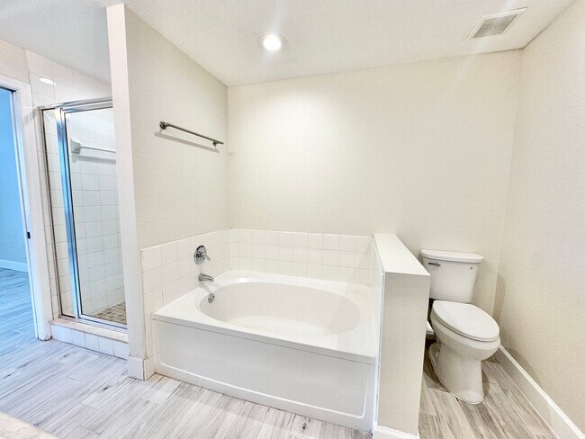 Building Photo - ** FAIRWAY PRESERVE ** 2 BED / 2 BATH COND...
