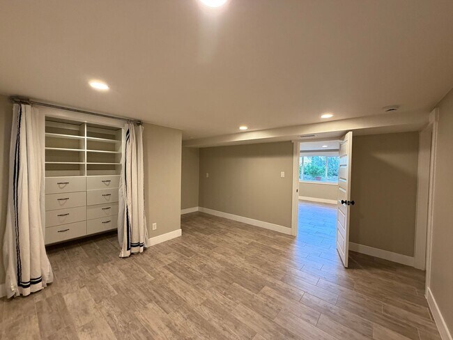 Building Photo - SPACIOUS PROPERTY DOWNTOWN FOR RENT!