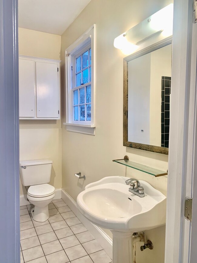 Building Photo - 405 N Madison St