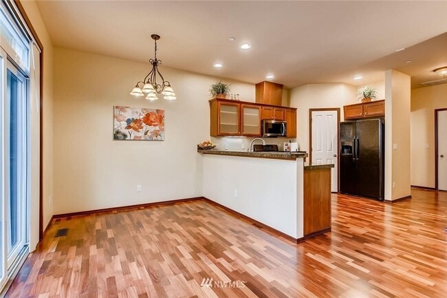 Building Photo - Large 3 Bedroom Townhouse - Bothell!