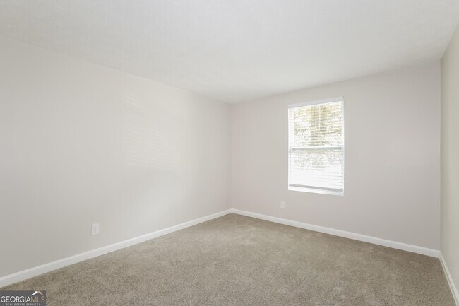 Building Photo - 694 Stoneside Dr
