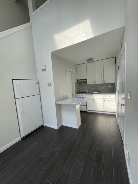 Building Photo - 55 Cebra Ave
