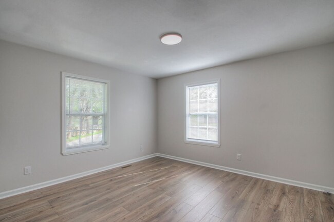 Building Photo - Remodeled 2BR Townhome in Spring Hill