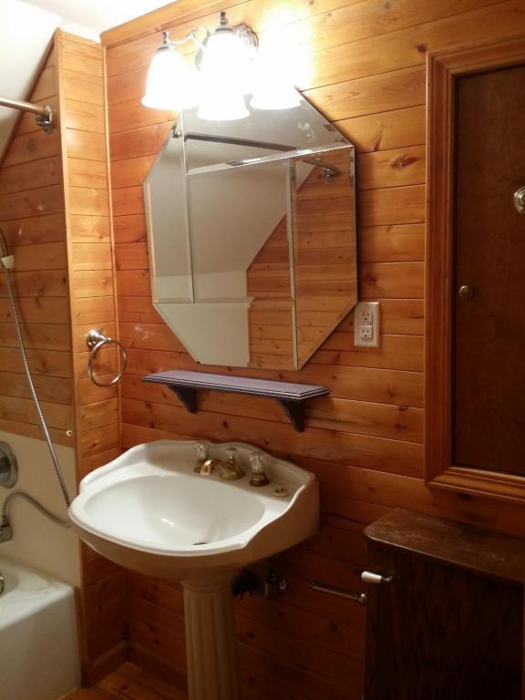 Building Photo - 611 N Spruce St