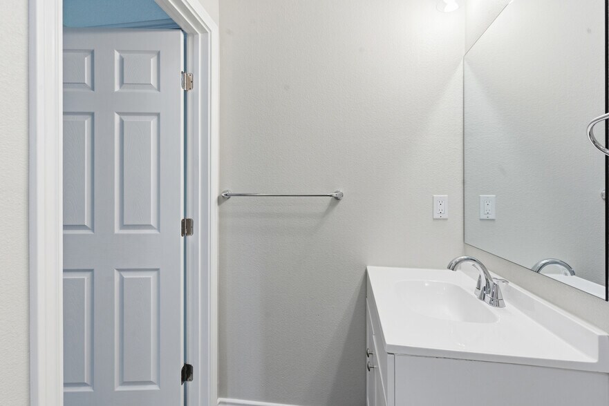 Building Photo - 1711 Halsell St