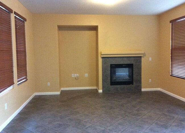 Building Photo - Charming 3-Bedroom Home in Desirable Plumas Lake Neighborhood