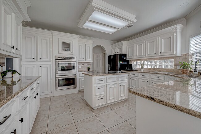 Building Photo - 8006 Devlin Dr