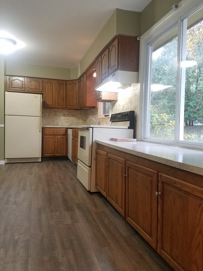 Building Photo - Three Bedroom Ranch in Northeast Grand Rapids