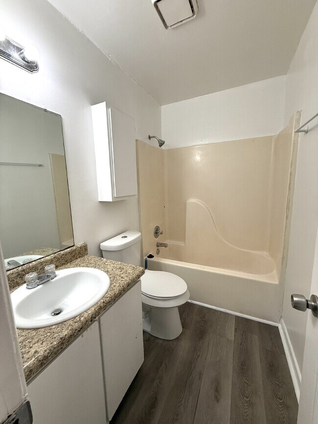 Building Photo - "Charming 2-Bed Oasis in Huntsville - Cozy 869 Sq. Ft. Retreat!"