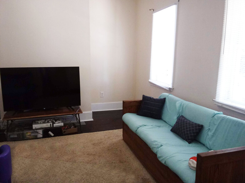 Living Room - 2108 Parkwood Ave