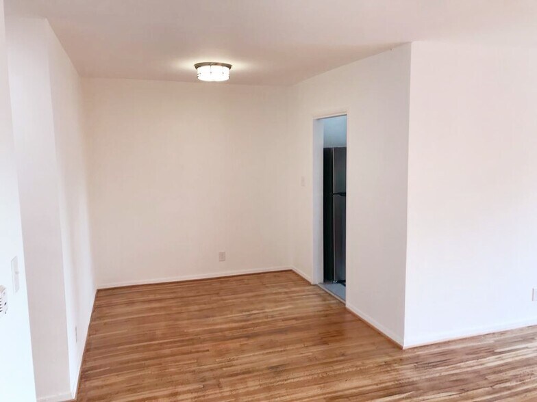 Building Photo - 4425 Maplewood Ave