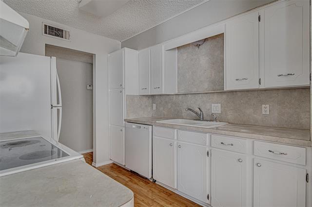 Building Photo - 833 Springhill Dr