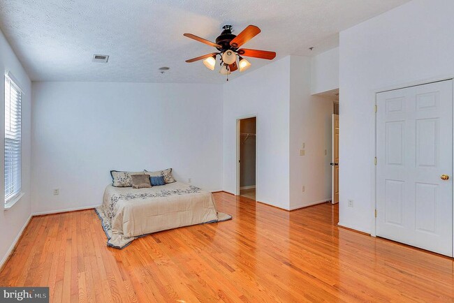 Building Photo - 8055 Brookstone Ct