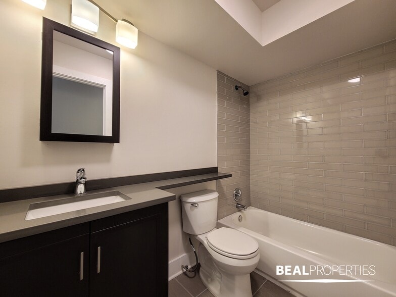 Building Photo - 1435 N Dearborn St