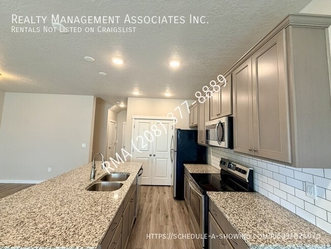 Building Photo - 396 N Traquair Ln